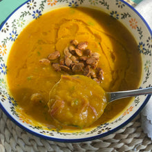 Load image into Gallery viewer, Kabocha Squash and Cured Beef Soup (Sopa de abóbora com carne seca)
